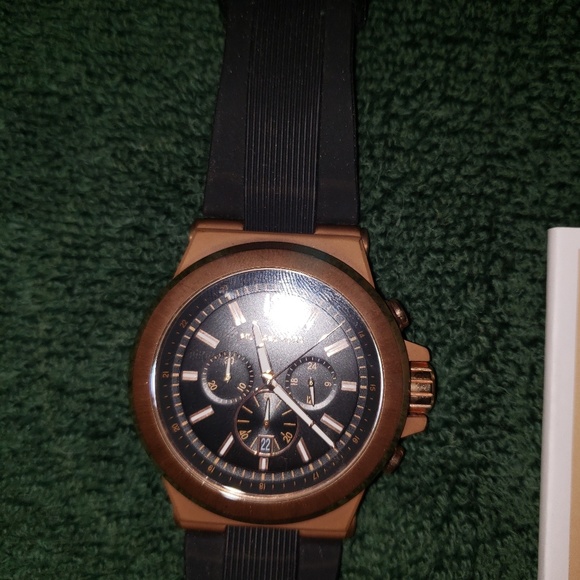 Michael Kors watch - Picture 3 of 4